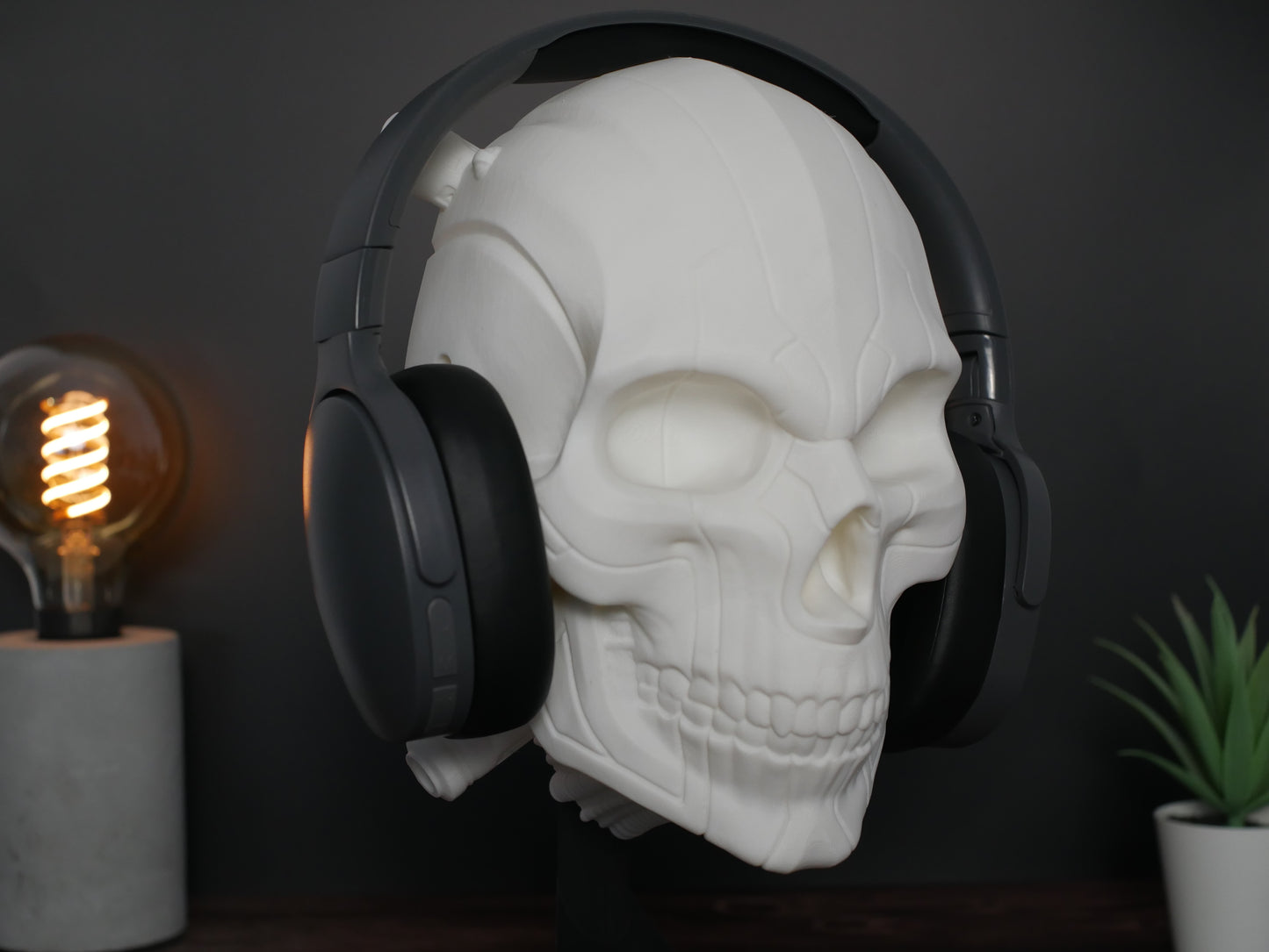 Skull Headphone Stand - Dark Touch for Gamers