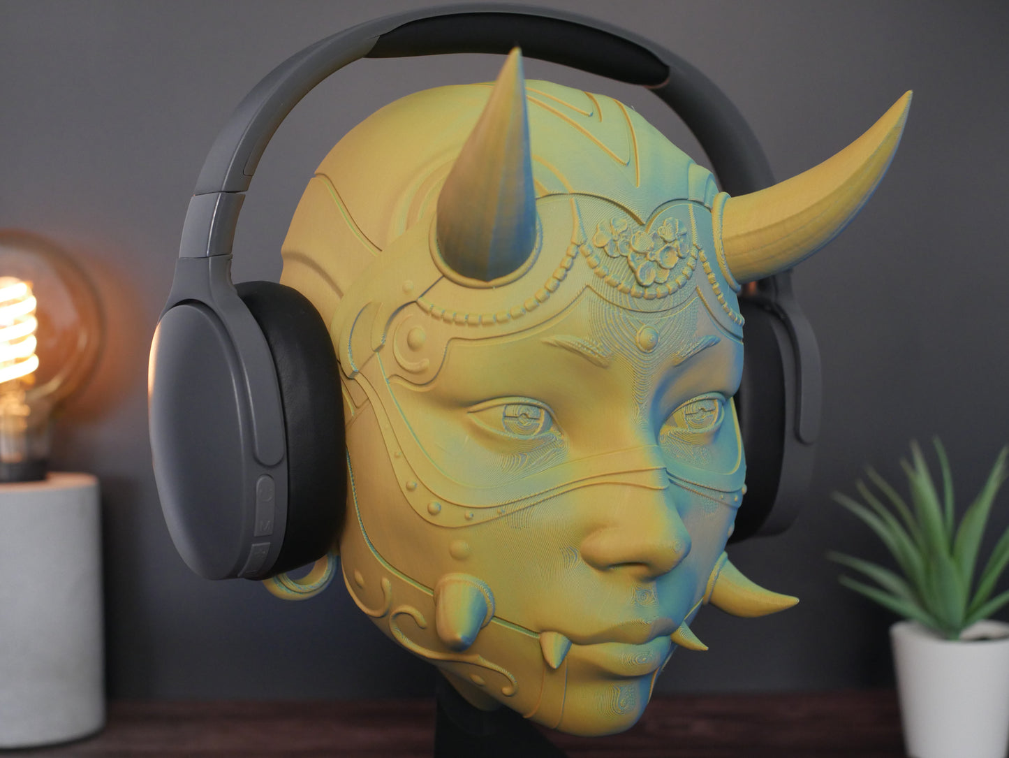 Soporte para auriculares Hannya: diseño único que cambia de color