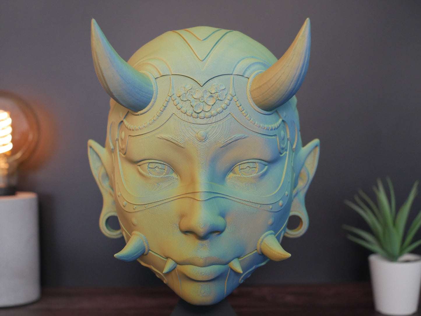 Soporte para auriculares Hannya: diseño único que cambia de color