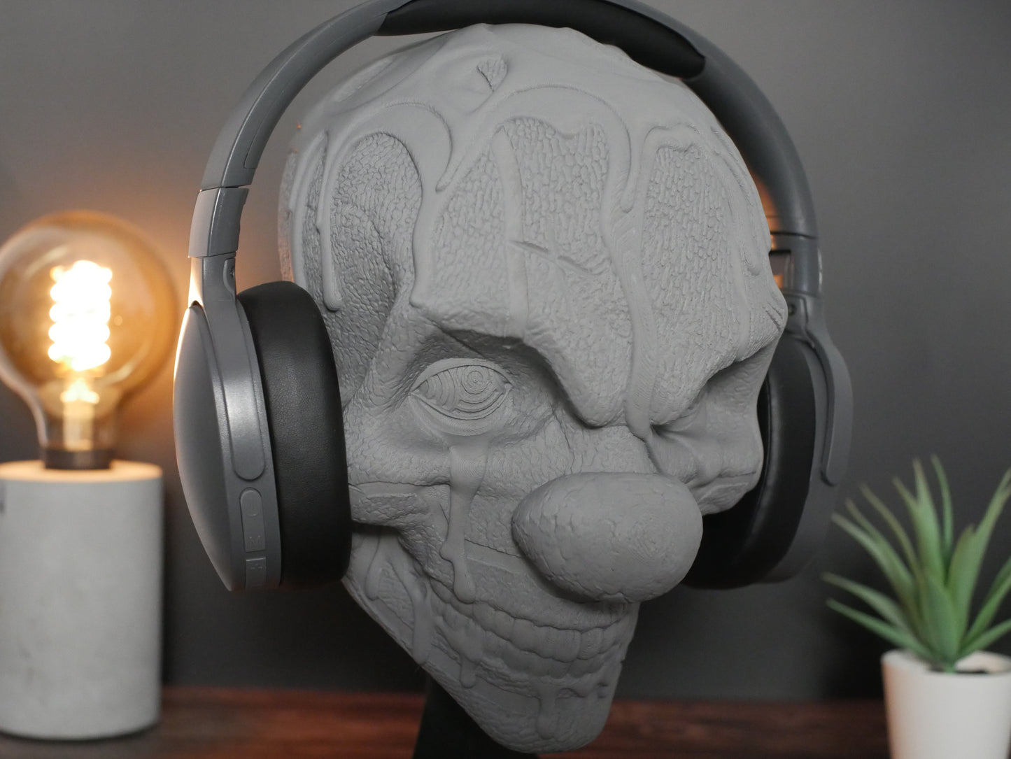 Horror Headphone Stand - Juggling Clown | Headphone Stands