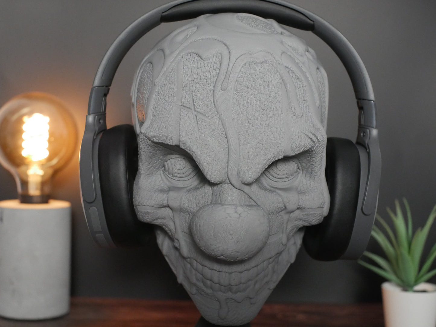 Horror Headphone Stand - Juggling Clown | Headphone Stands