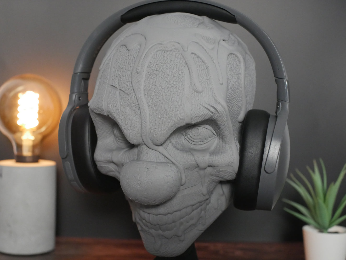 Horror Headphone Stand - Juggling Clown | Headphone Stands