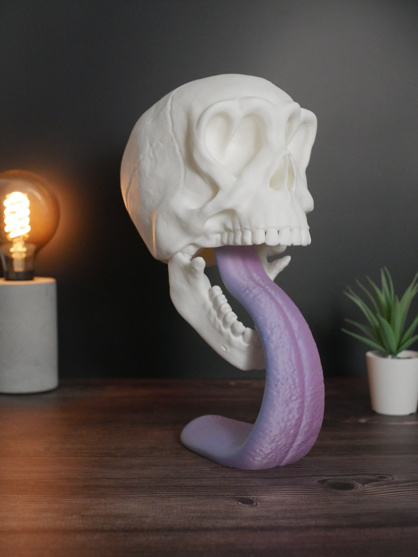 Soporte para Auriculares con Forma de Calavera con Diseño de Calavera Enamorada y Lengua Grande
