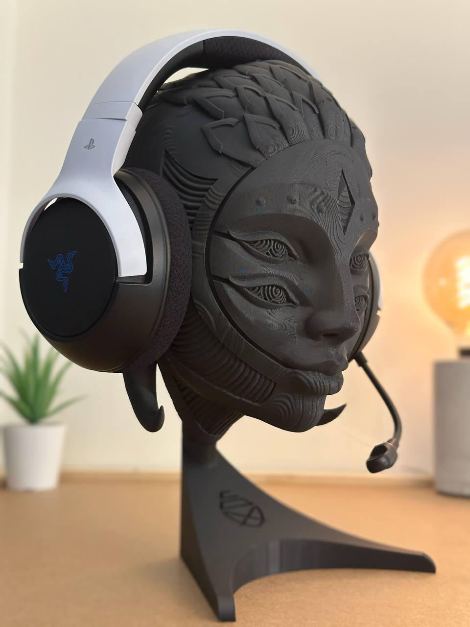 Harlequin Black Headphone Stand - Artistic Elegance and Unique Style