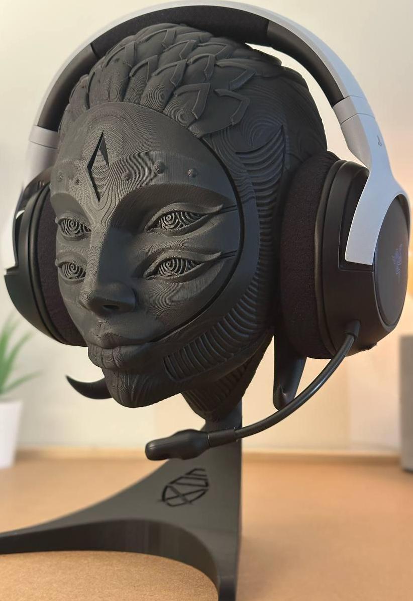 Harlequin Black Headphone Stand - Artistic Elegance and Unique Style
